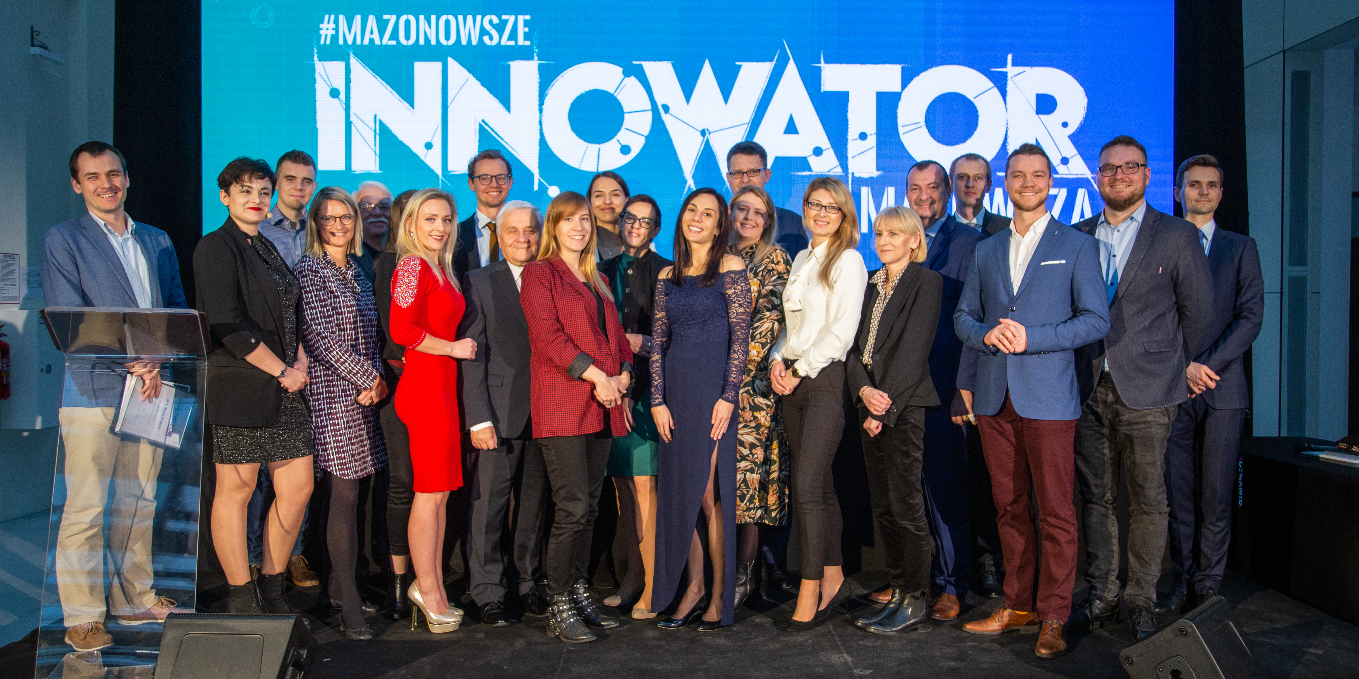 Zdjęcie grupowe laureatów, Partnerów, Wykonawcy i Organizatora XI edycji konkursu Innowator Mazowsza.