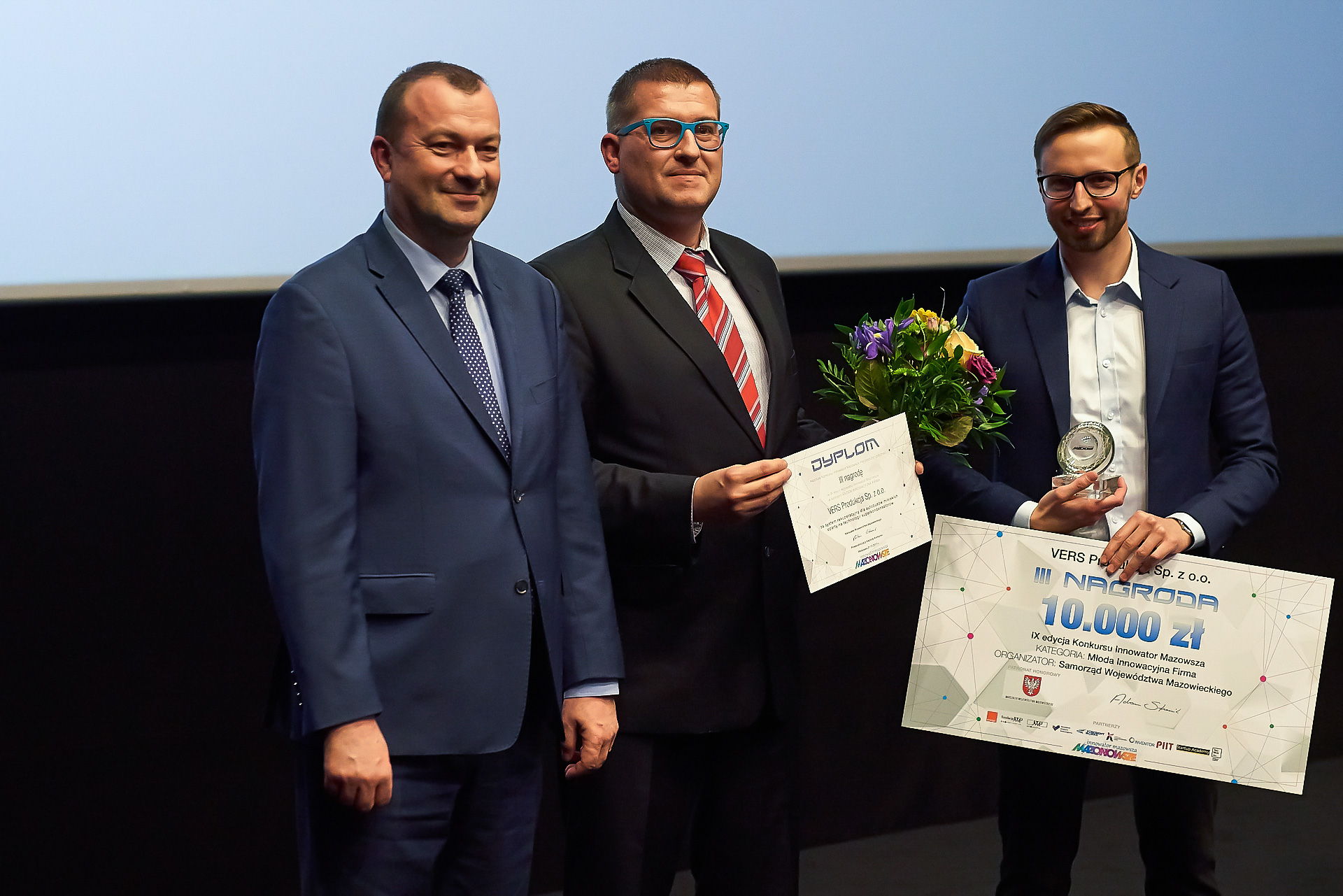 Wręczenie nagrody za III miejsce w kategorii Młoda Innowacyjna Firma firmie VERS Produkcja Sp. z o.o.